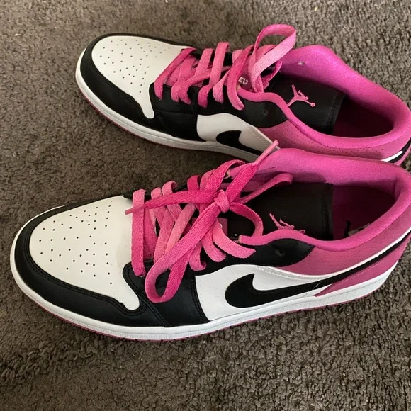 Hot pink Jordan 1s - Picture 2 of 3